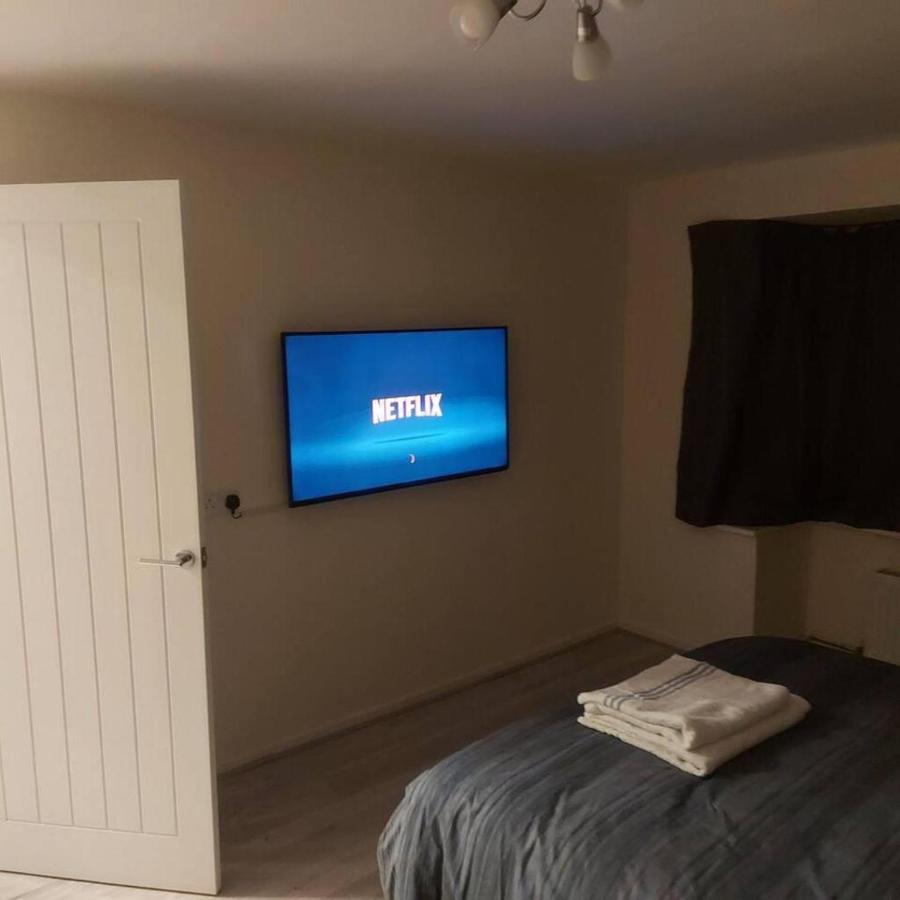 Lovely & Beautiful 2 Bed-Apartment In Borehamwood Dış mekan fotoğraf