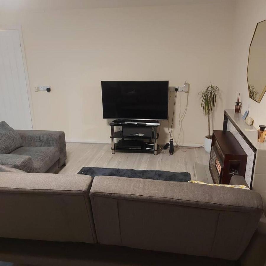 Lovely & Beautiful 2 Bed-Apartment In Borehamwood Dış mekan fotoğraf