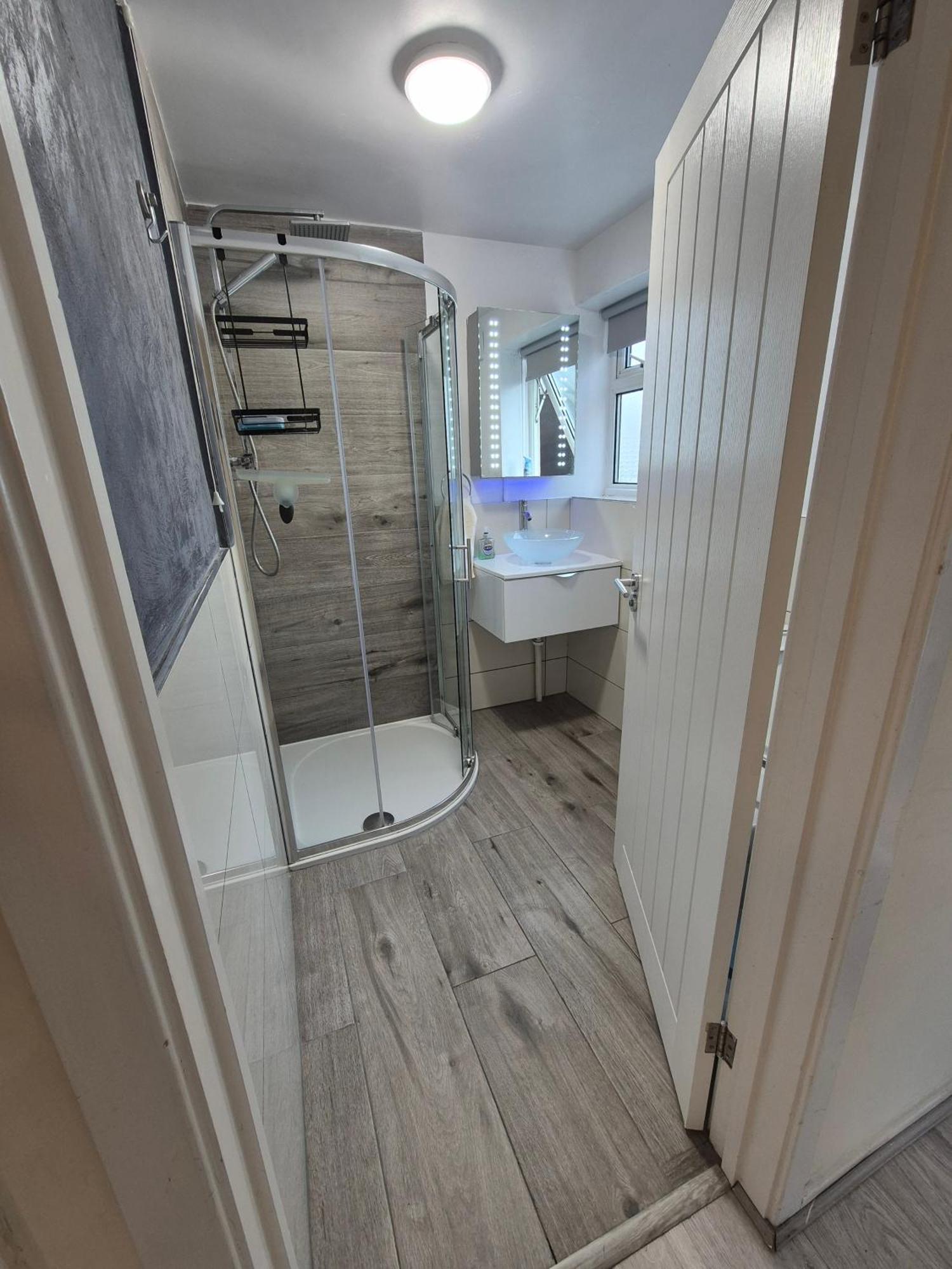 Lovely & Beautiful 2 Bed-Apartment In Borehamwood Dış mekan fotoğraf